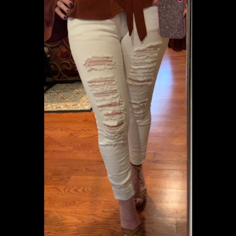 White Fashion Ripped Jeans🎸